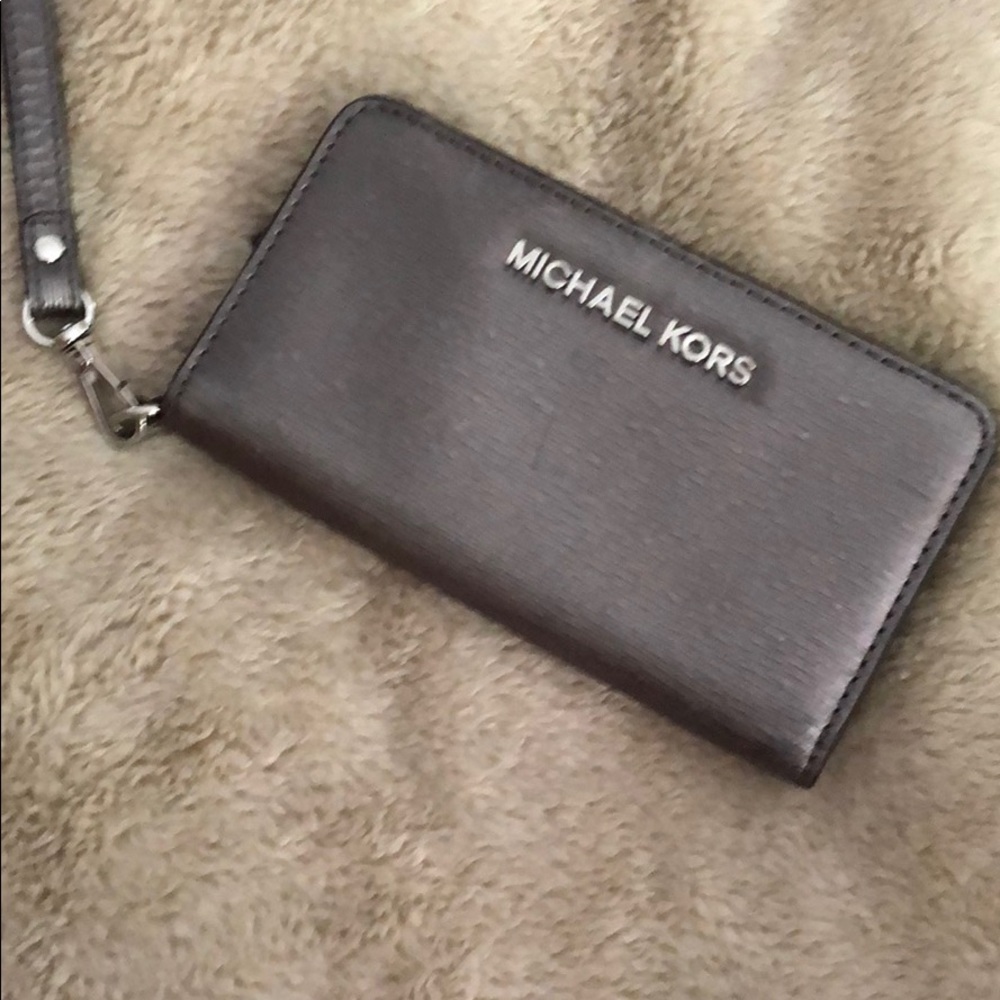 Mk phone wallet great for going out